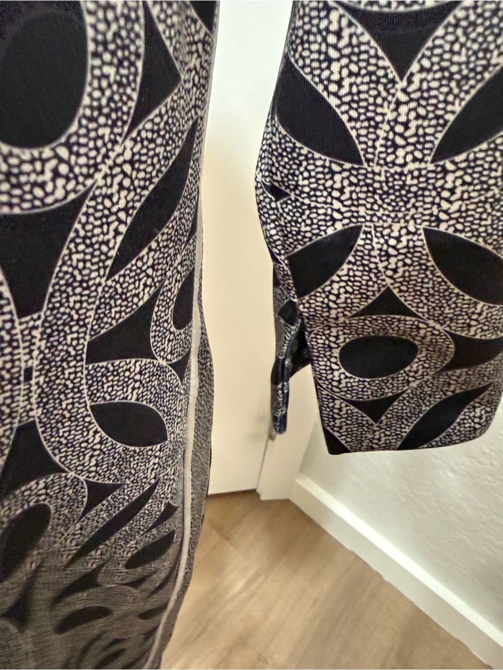 Gretchen Scott Jersey Mandarin Dress in the "Hooplah" print. Size Large Resort - Picture 7 of 8